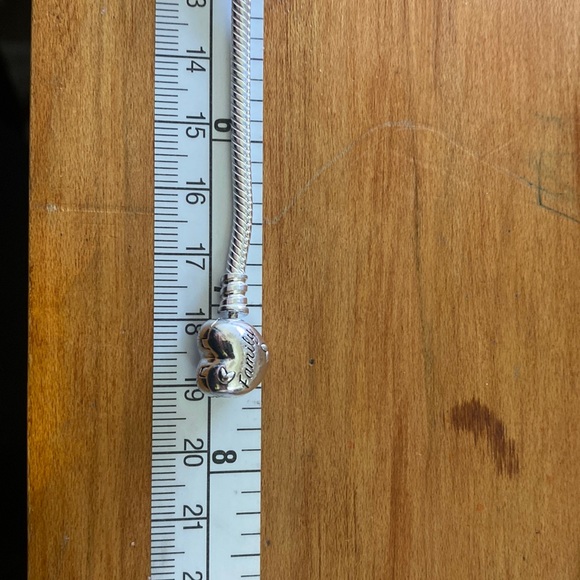 Authentic family tree Pandora bracelet - Picture 3 of 6